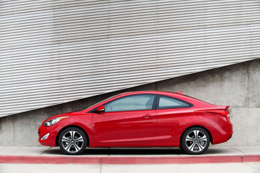  Hyundai Elantra Coupe 2012 года  (фото 42 из 88)